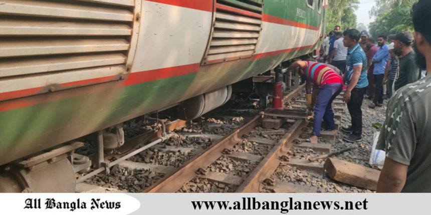 জয়পুরহাটের কুড়িগ্রাম এক্সপ্রেসের বগি লাইনচ্যুত, ৫ ঘণ্টা পর উত্তরবঙ্গের ট্রেন চলাচল স্বাভাবিক